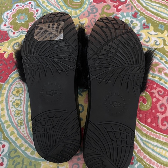 UGG Black fur slides size 11, never been worn - Picture 5 of 6